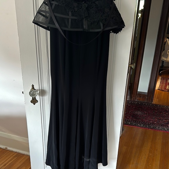 Wayne Clark gorgeous Black Lace Sheath Dress with Embellished Bodice - Picture 6 of 8